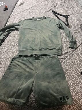 GAP Dusty Sage Crewneck Sweatshirt & Shorts Set